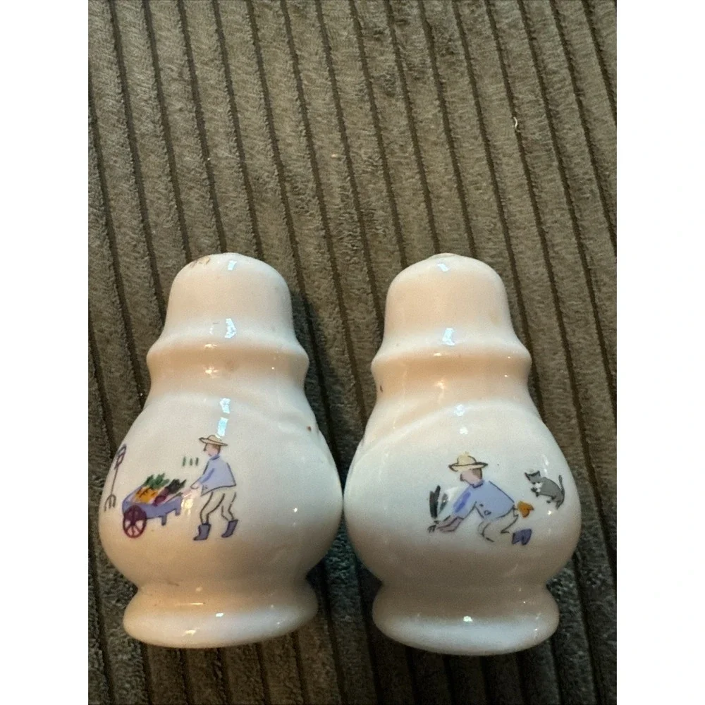 Pfaltzgraff Apple Valley Salt & Pepper Shakers Gardener Garden cottagecore